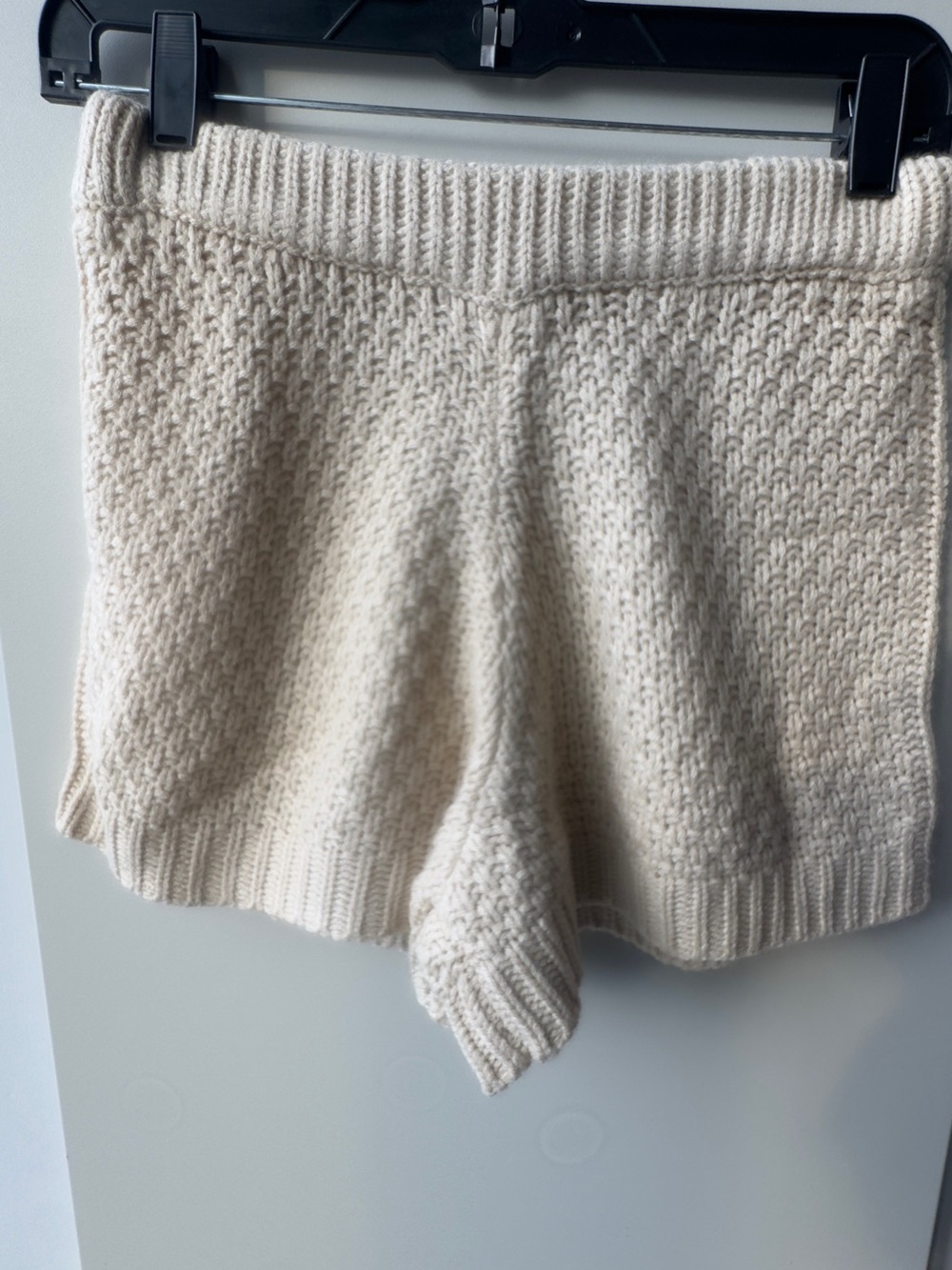 VICI Cream / beige Ribbed Knit Shorts - size Medium NEW in original packaging